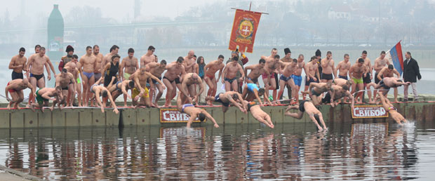 За крст пливају од Аде до Земуна